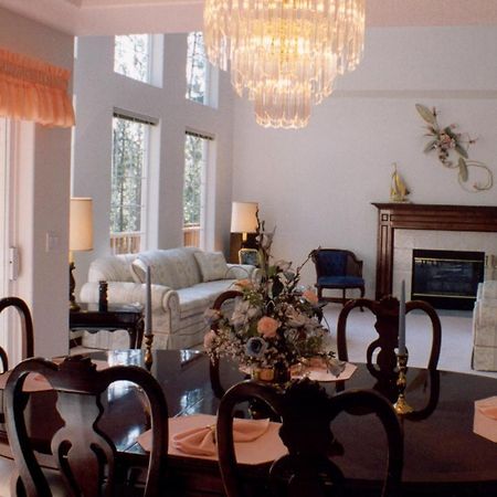 River Cove Elegant Waterfront Bed & Breakfast Post Falls Exterior foto
